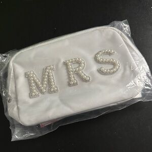 Chic White 'MRS' Pearl Fanny pack